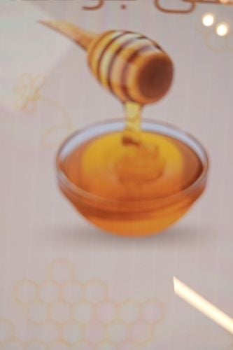 نحال للعنايه بالنحل