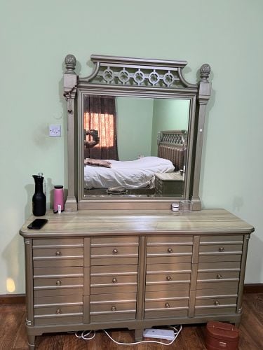 California king bed room