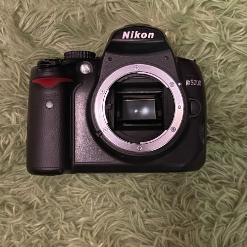 Nikon D5000