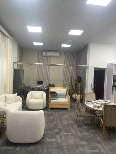 للايجار مكتب دور ارضي 