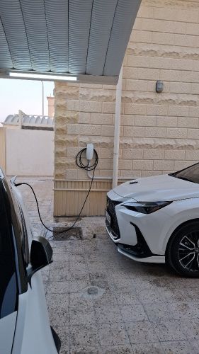 فني شاحن سيارات كهربائي