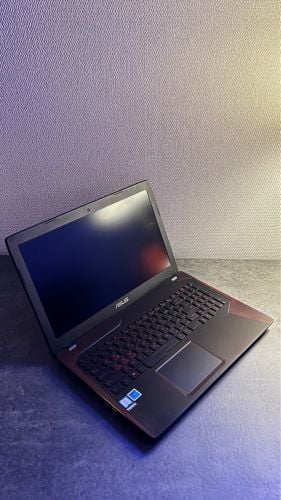 Asus laptop FX553V