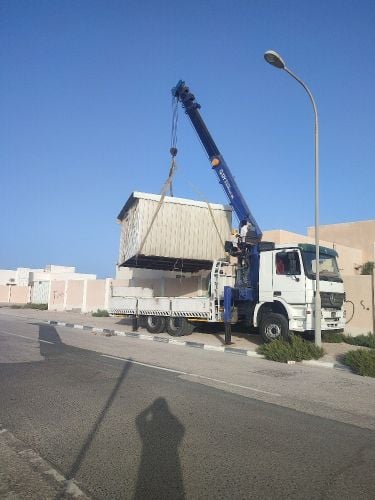 موجود عندنا كرينات لرفع وتوصيل وا