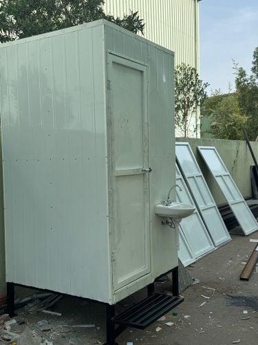 cabin kitchen toilet