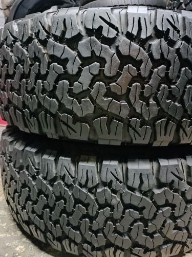 265/70/17" bfgoodrich tyre