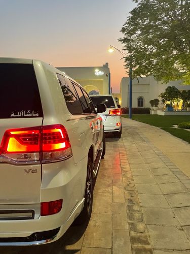   خدمة الليموزين 