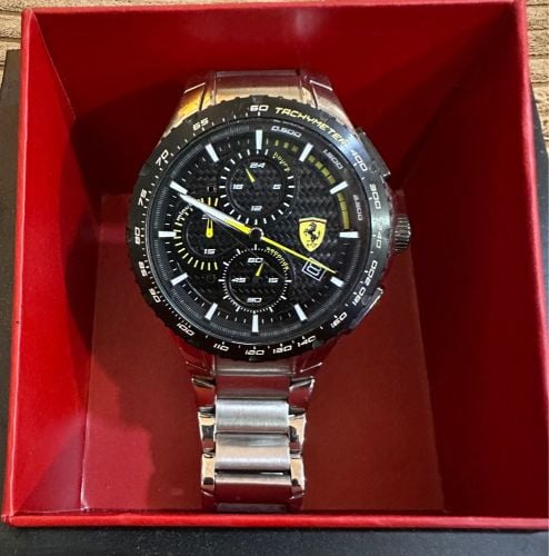 ساعة فيراري الأصلية 