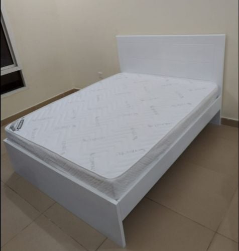 Queen size bed sale 50570603