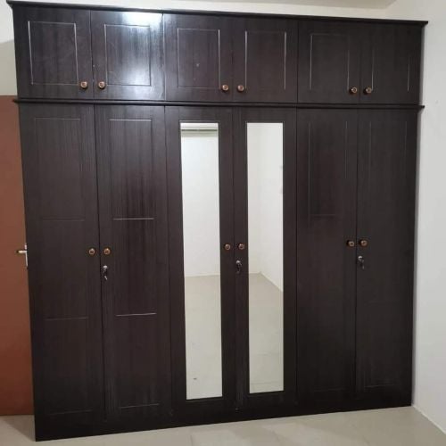 خزانة صغيرة وكبيرة متاحة