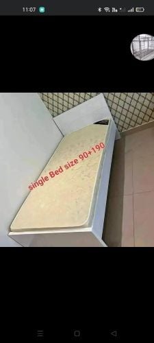 سرير خشبي جيد
