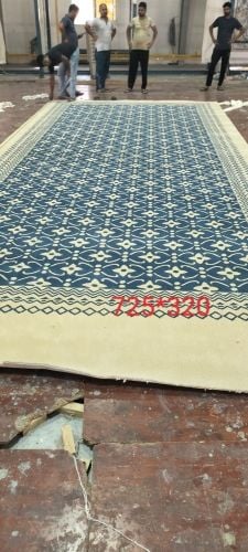 Carpet hand tufted