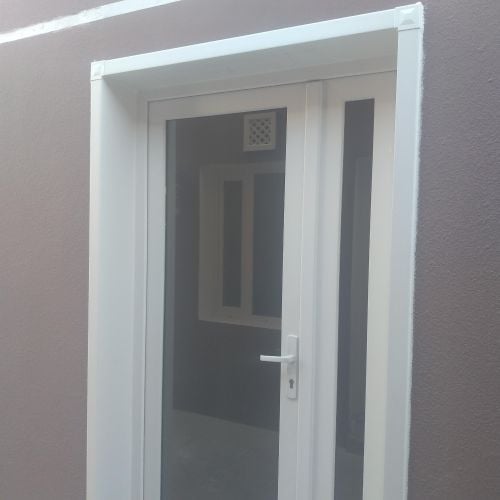 تصنيع ابواب و نوافذ