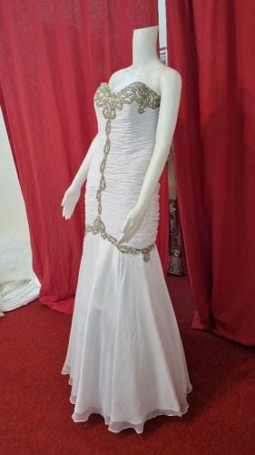 Brand new wedding dres for sale o