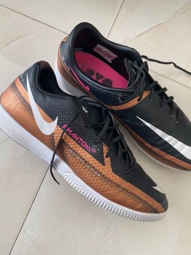 حذاء رياضي 