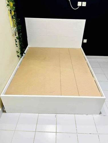 new wooden king or queen size bed