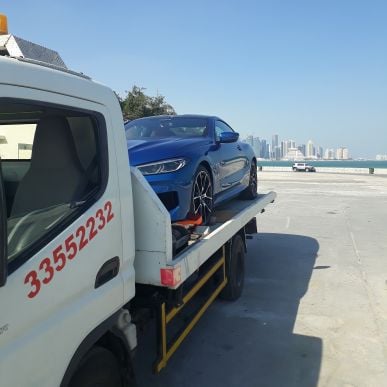 سطحه  لنقل السيارات