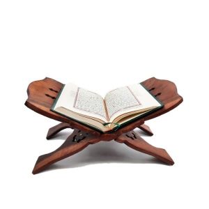 معلم قرآن كريم وتجويد.