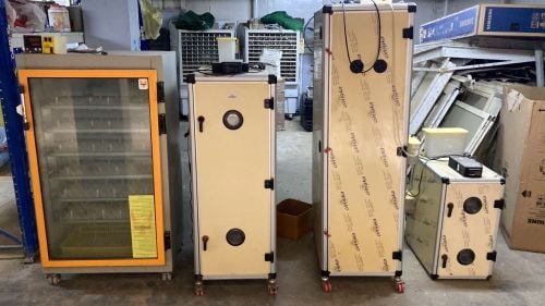 Egg incubator