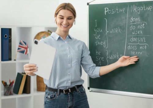 معلمة لغة عربية