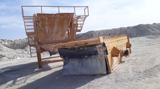 للبيع كسارات وغرابيل وكنفيرات 