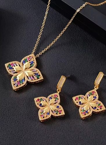 للبيع طقم مطلي ذهب