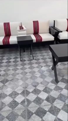 كراسي وطاولات 