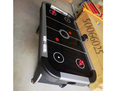 Air hockey table