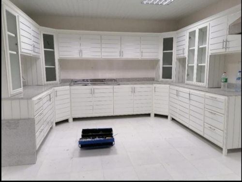 تصنيع خزائن المطبخ الالمنيوم, عمل