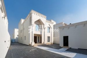 فلل مع غرفة  في عين خالد