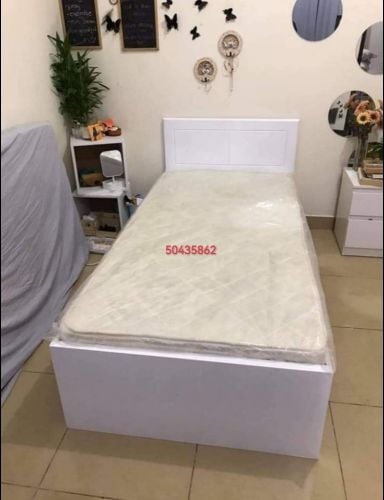سرير مفرد جديد للبيع مع مرتبة. جم