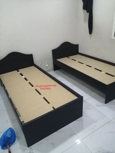 سرير فردي خشبي للبيع. جميع الألوا