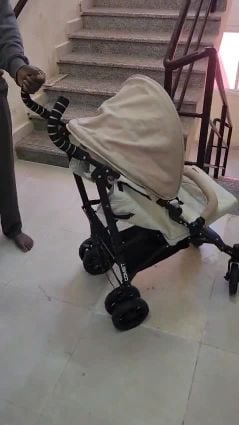 2 عربة حمل الاطفال ب مبلغ 300