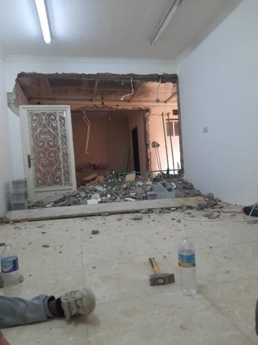 نقوم باعمال تكسير الحوائط والارضي