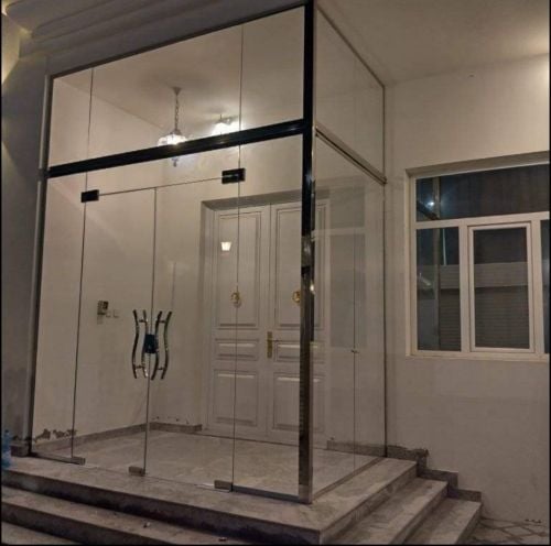 يو بي في سي والزجاج والألمنيوم 