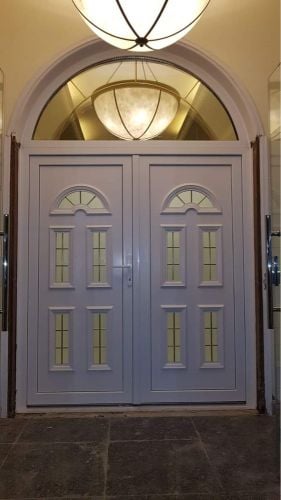 يو بي في سي والزجاج والألمنيوم 