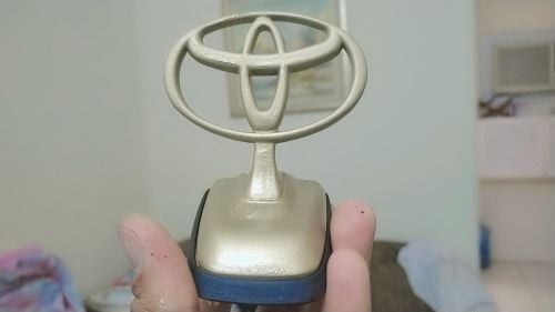 Toyota bonnet emblem