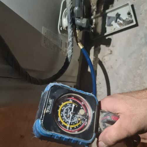 فني مكيفات و مساعدين