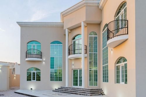 للبيع فيلا ١٣٠٠متر بالخورمع مسبح