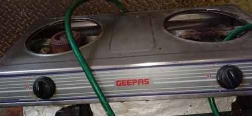 Gas stove and gas cylinder