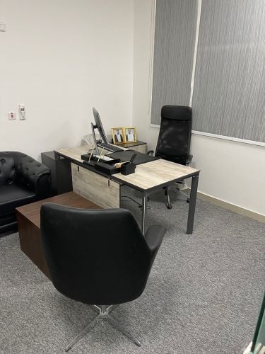 للايجار مكتب مفروش 