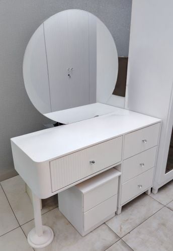 بيع وتصنيع طاولة الزينة.