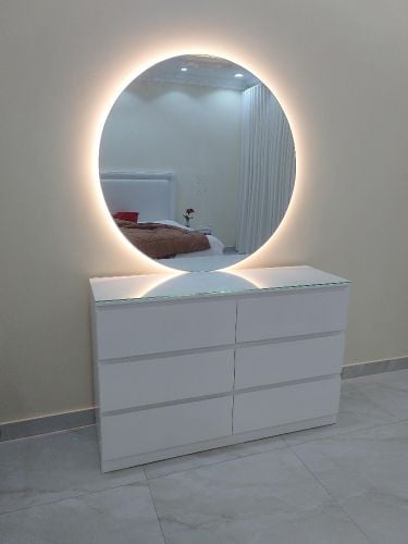 بيع وتصنيع طاولة الزينة.