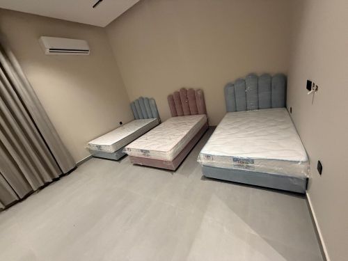 Bed & cabinet