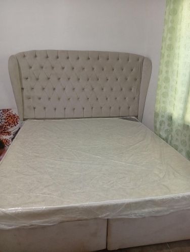 king bad with mattress