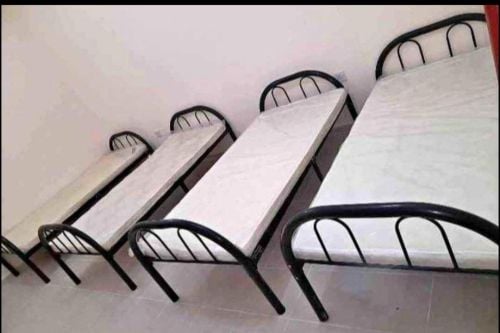 سرير ثابت وسرير بطابقين متاح