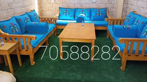 جلسات وكراسي خشب وحديد وطبال