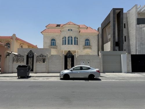 للبيع فيلا الدحيل تشطيب سوبر 