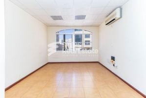 مكتب واسع للإيجار في المنتزه