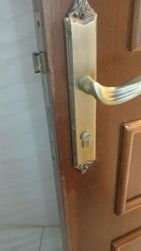 نجار أبواب واقفال