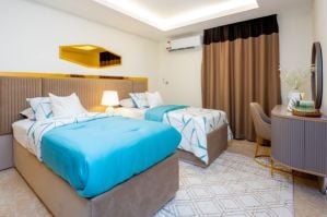 شقة أنيقة من 3 غرف نوم  مفروشة ب